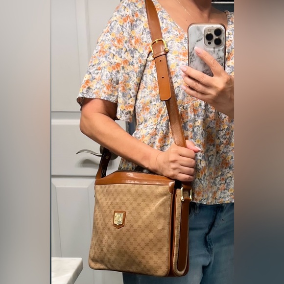 RARE Authentic vintage Celine Triomphe crossbody in suede and leather. EUC. - Picture 12 of 16